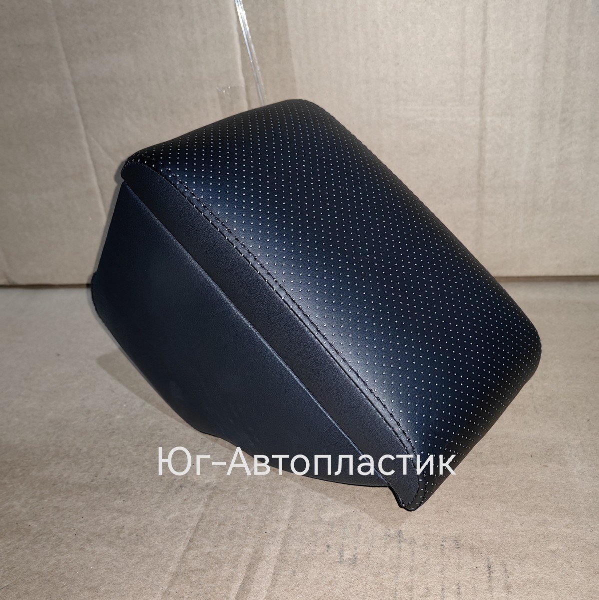 Бар-подлокотник 2123 ШЕВИ-НИВА перф черная нить Бар-подлокотник 2123 ШЕВИ-НИВА перф черная нить