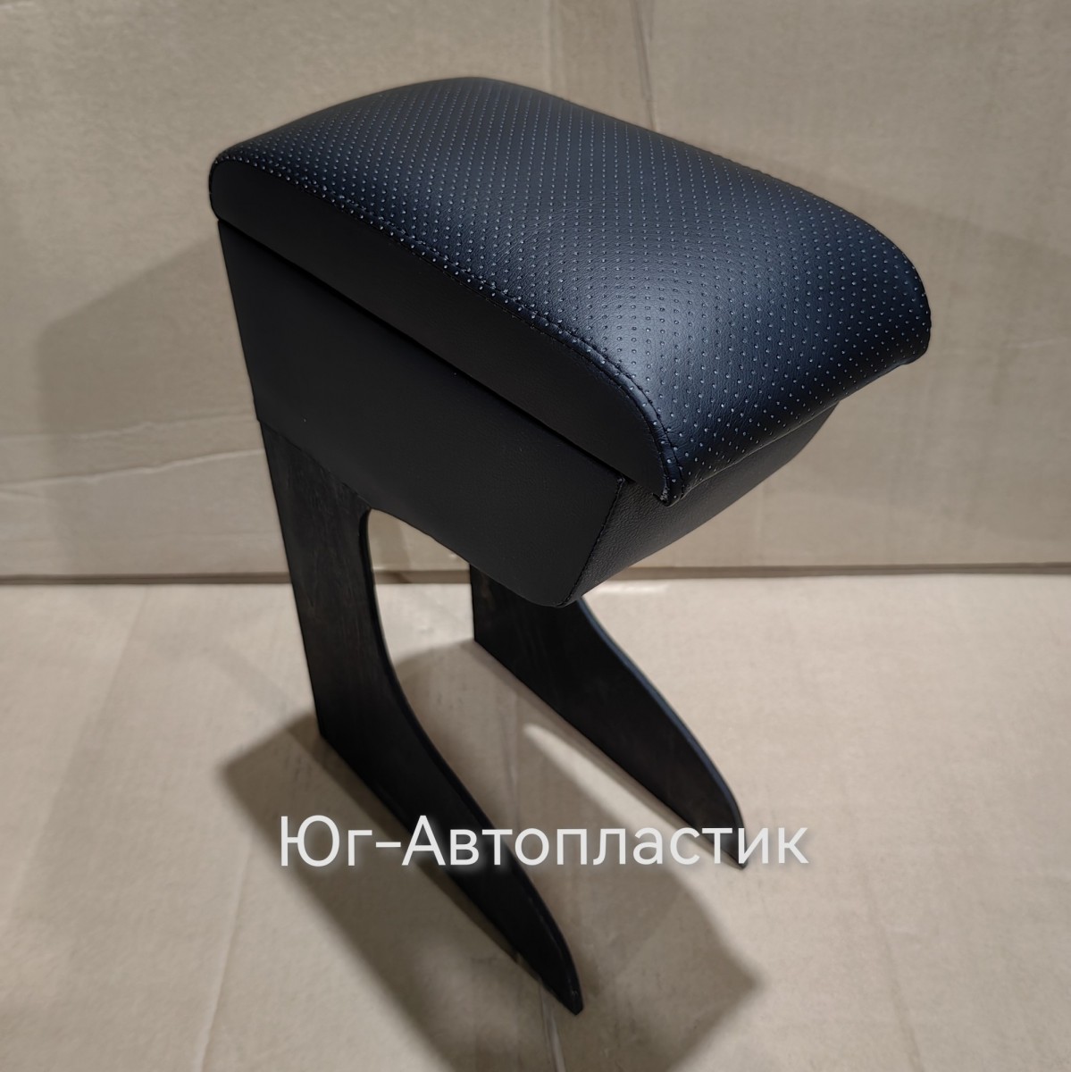 Бар-подлокотник RENO Logan высокий перф черная нить Бар-подлокотник RENO Logan высокий перф черная нить