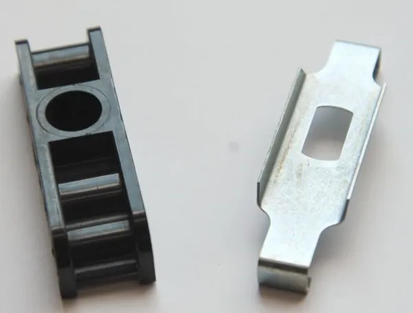 Держатель трубок бензобака Гребёнка бол. 2108-1104044-101 + железка (10шт) Держатель трубок бензобака Гребёнка бол. 2108-1104044-101 + железка (10шт)