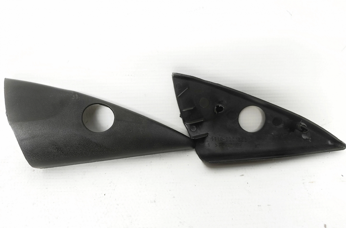 Облицовка зеркала Уголок (пара). 1118 с отверстием (без ручек) завод ДААЗ Облицовка зеркала Уголок (пара). 1118 с отверстием (без ручек) завод ДААЗ