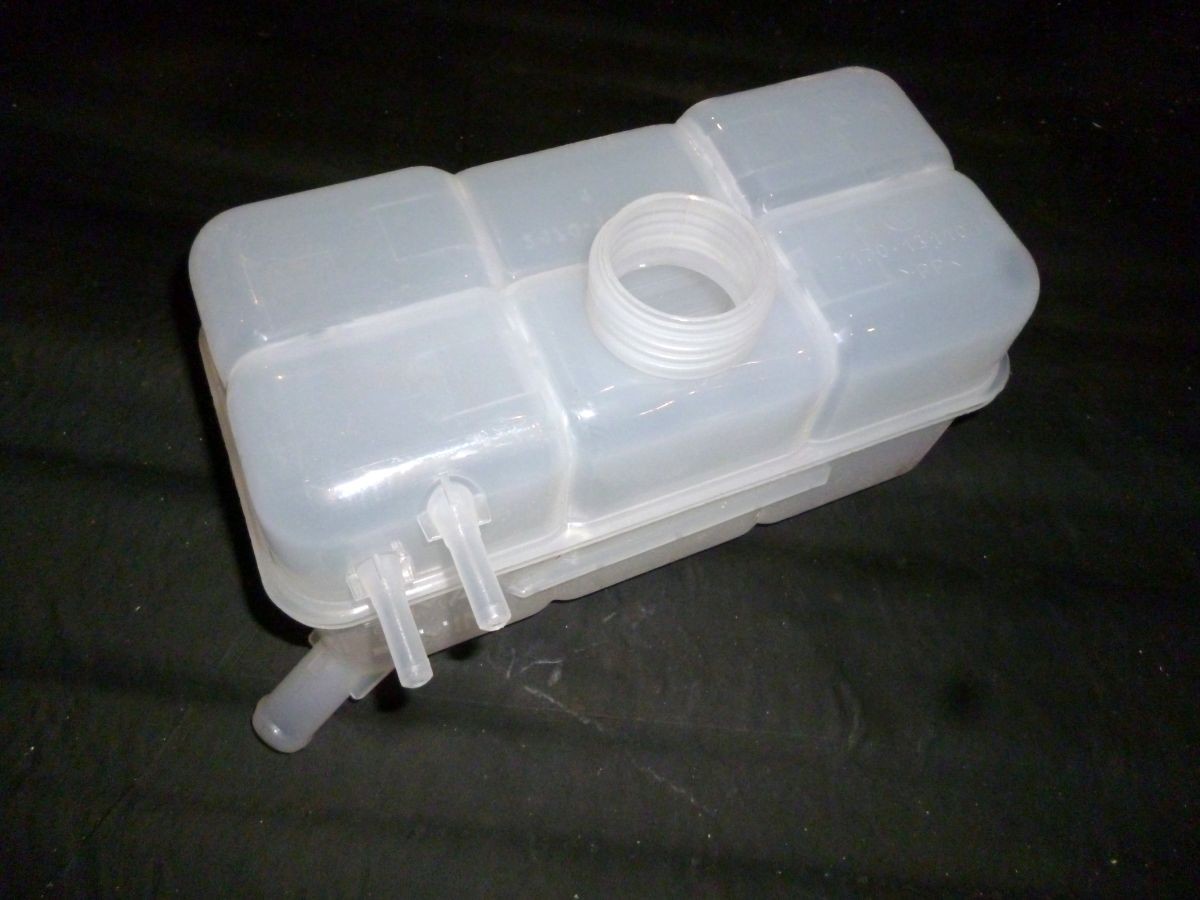 Бачок расширительный 2170 (Приора) без кондиционера, БЕЗ ШЛАНГА (2 выхода) МАСТЕР-М Бачок расширительный 2170 (Приора) без кондиционера, БЕЗ ШЛАНГА (2 выхода) МАСТЕР-М